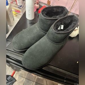 Short black Uggs